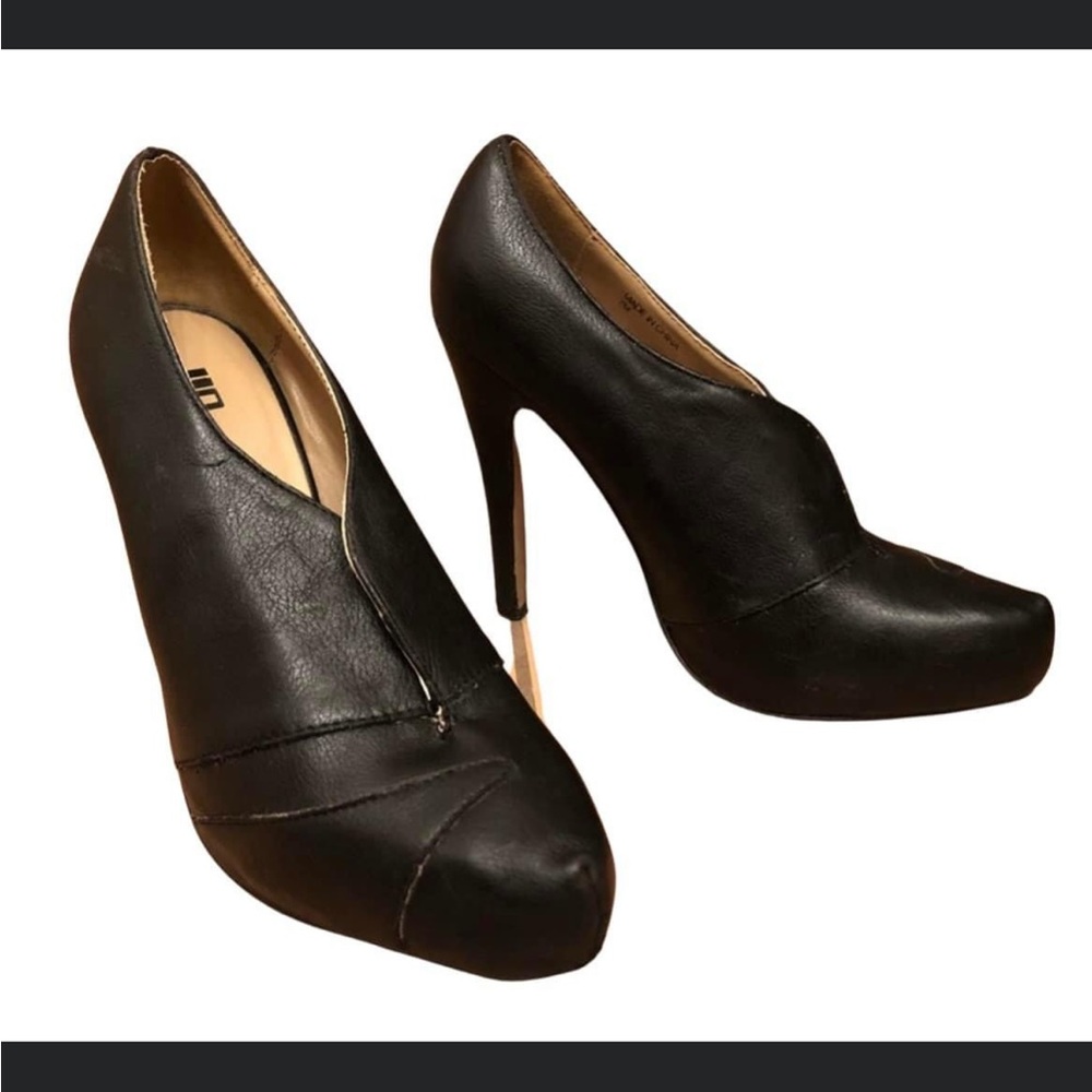Black Platform Heels J LO sz 7 Booties